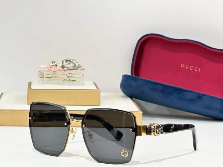 Picture of Gucci Sunglasses _SKUfw79165535fw